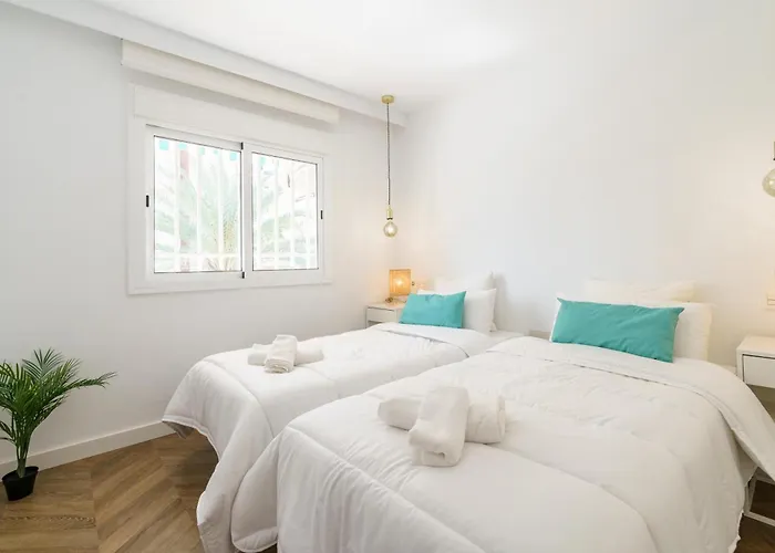 Hotel dichtbij College: Marbella Playa With Pool &100M From Sea - Happy Rentals